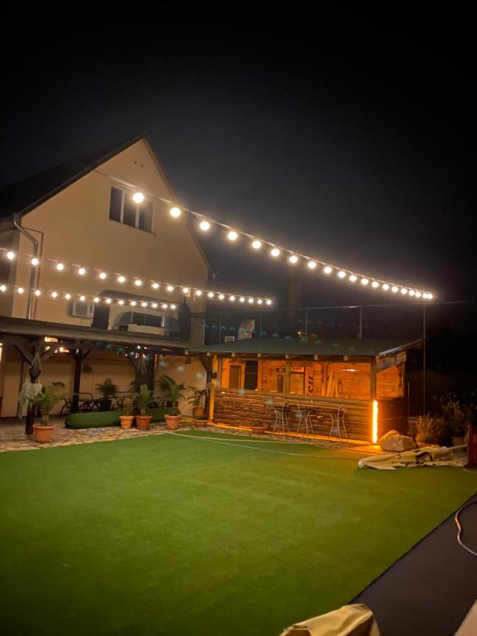 Garden House Acomodação com café da manhã Apatin Exterior foto